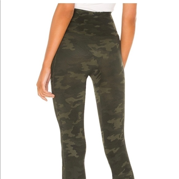 Spanx Look At me Now Camo Green leggings Gently Used size Small - Picture 3 of 8